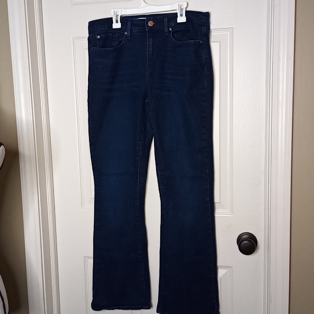 Levi's Signature Mid-Rise Bootcut Medium Wash Denim Jeans Sz. 10M or W30…